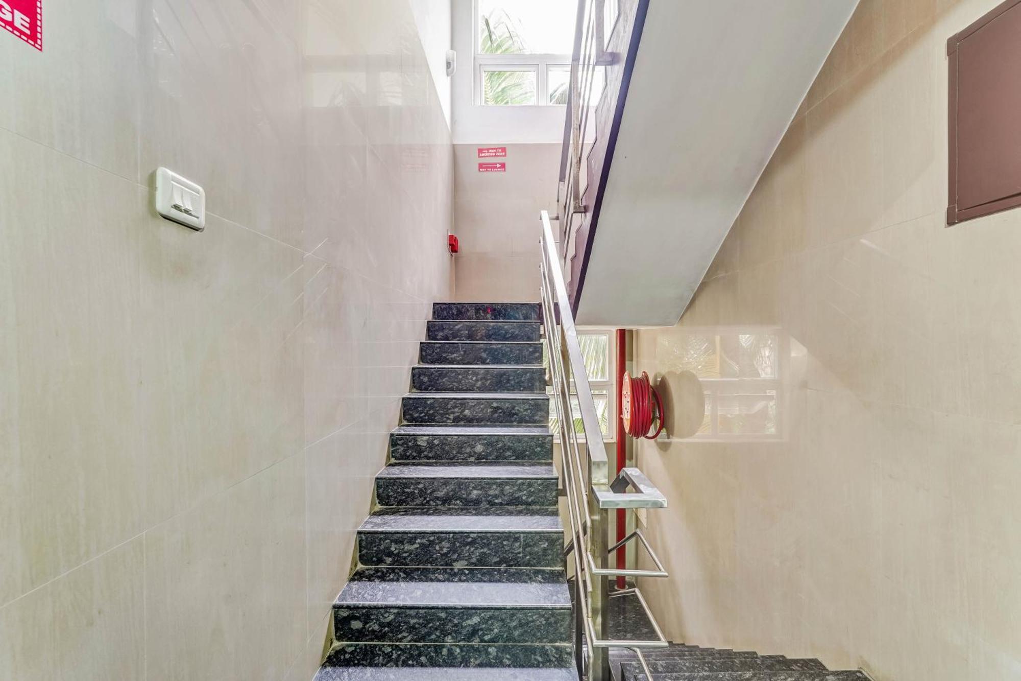 Season 4 Residences: Tech Hub Convenience in Thiruvanmiyur Chennai Exterior photo